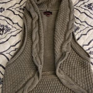 Sweater Vest cover up.  ❤👁offers!